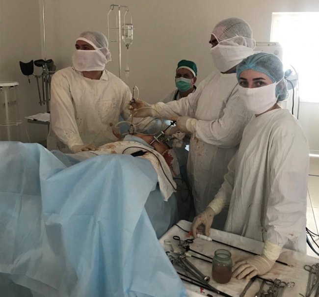 У відділенні пологового на Волині вперше одночасно провели дві операції одній пацієнтці. ФОТО 18+