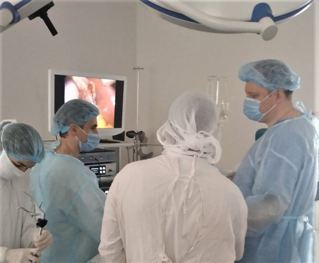 У відділенні пологового на Волині вперше одночасно провели дві операції одній пацієнтці. ФОТО 18+