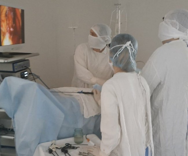 У відділенні пологового на Волині вперше одночасно провели дві операції одній пацієнтці. ФОТО 18+