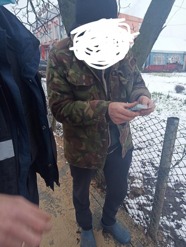 У місті на Волині за допомогою камер спостереження викрили магазинного злодія