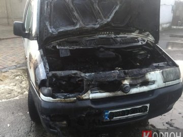 Серед міста на Волині загорівся автомобіль