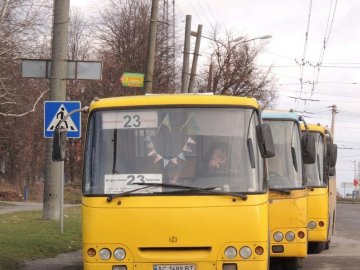 Водій луцької маршрутки відмовився везти жінку з дитячим візком