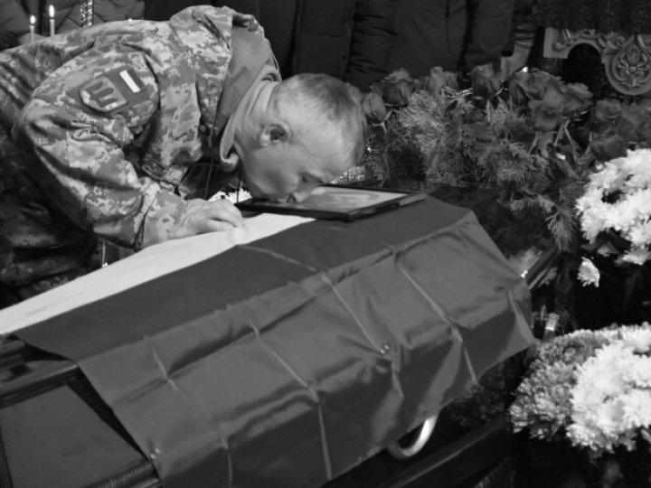 У Луцьку поховали Андрія Кінаха, який поліг у бою на Донеччині