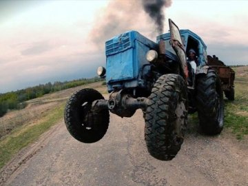 Судили тракториста, який  їздив п'яним у селі на Волині
