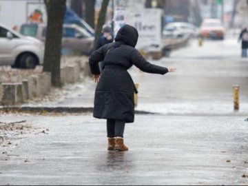 У Луцьку побільшало звернень до травмпункту через ожеледицю