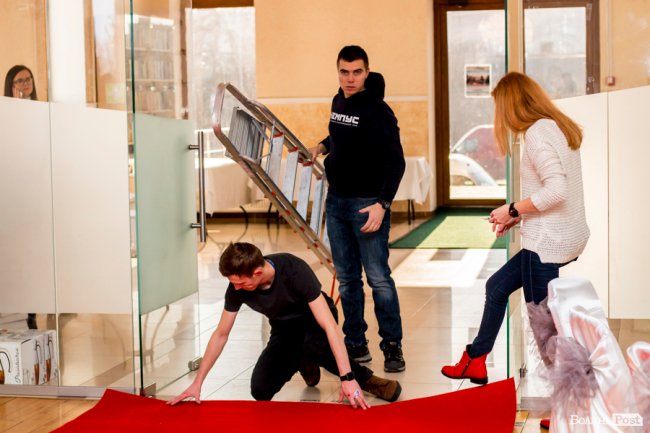 Бенкет, лімузини та королівські наряди: у Луцьку організували  свято для людей з інвалідністю. ФОТО