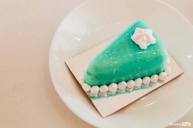 Бенкет, лімузини та королівські наряди: у Луцьку організували  свято для людей з інвалідністю. ФОТО