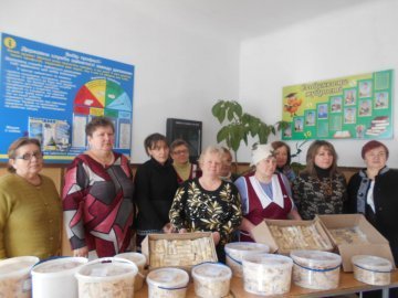 Ще в одному волинському селі ліпили вареники для воїнів АТО