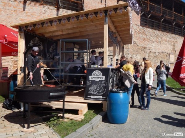 У Луцьку стартував перший фестиваль вуличної їжі «Lutsk Food Fest». ФОТО