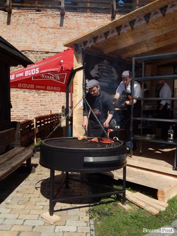 У Луцьку стартував перший фестиваль вуличної їжі «Lutsk Food Fest». ФОТО