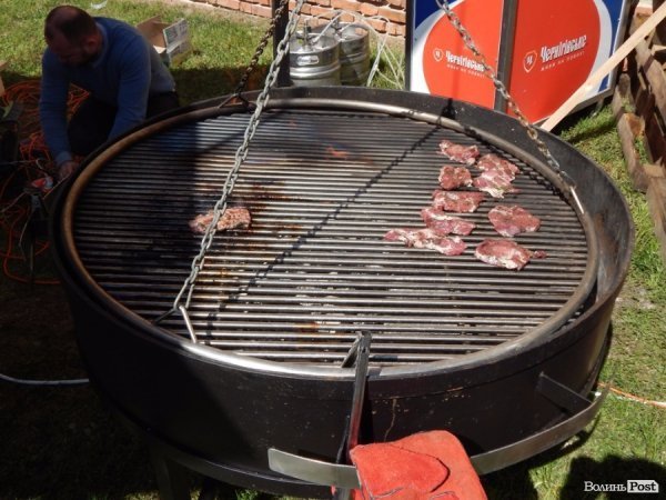 У Луцьку стартував перший фестиваль вуличної їжі «Lutsk Food Fest». ФОТО