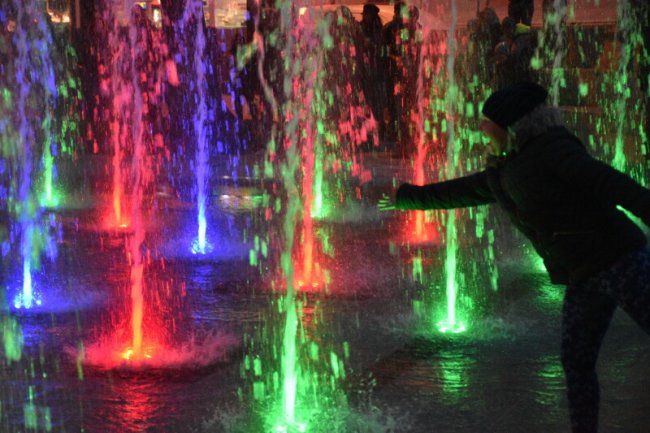 У Луцьку влаштували перший повноцінний запуск головного фонтану міста. ФОТО 