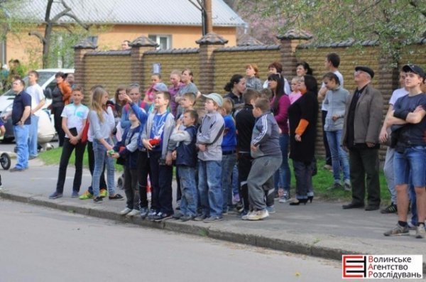 У Луцьку пожежа: п’яний мешканець квартири заснув з запаленою цигаркою. ФОТО 