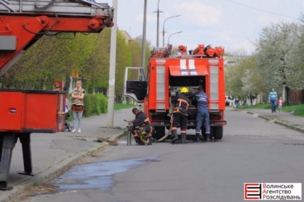 У Луцьку пожежа: п’яний мешканець квартири заснув з запаленою цигаркою. ФОТО 