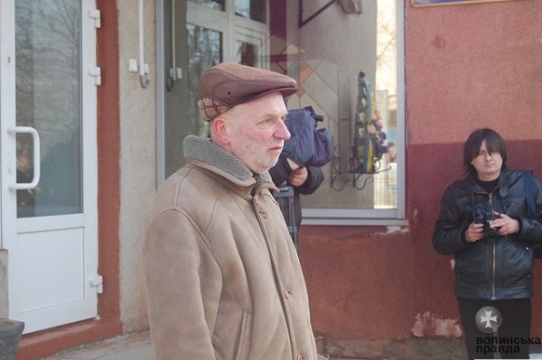  У Луцьку біля дошки Чорноволу пересварилися влада й опозиція. ФОТО