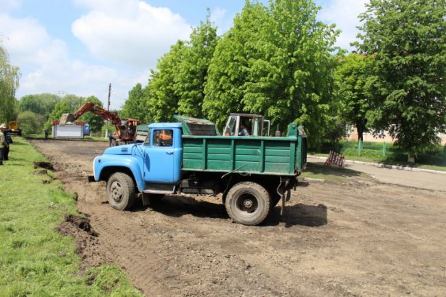 Поблизу лікарні на Волині оновлять парковку. ФОТО