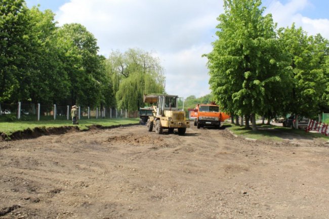 Поблизу лікарні на Волині оновлять парковку. ФОТО