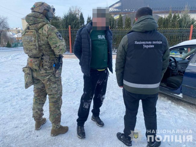 38-річний волинянин налагодив «бізнес» з продажу зброї. ФОТО