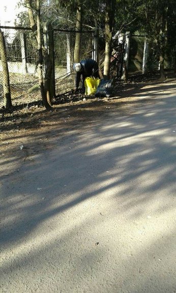 Луцькі муніципали «покарали» медиків за розкидані бахіли