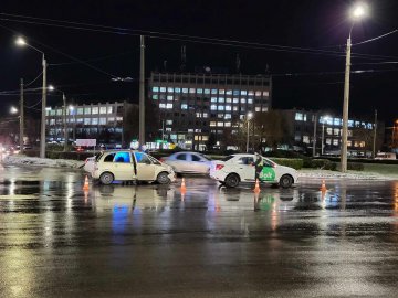 У Луцьку – аварія за участю таксі