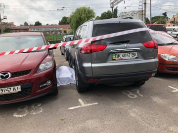 У Рівному на парковці застрелили чоловіка