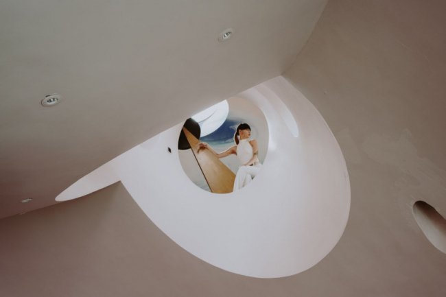 MONATIK і Надя Дорофєєва в купальнику прикрасили обкладинку відомого глянцю