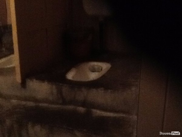 Шкільний туалет