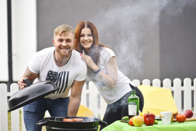 Осінні барбекю-посиденьки: луцький фотограф зазнімкував молоду пару на відпочинку в «Оріоні»*