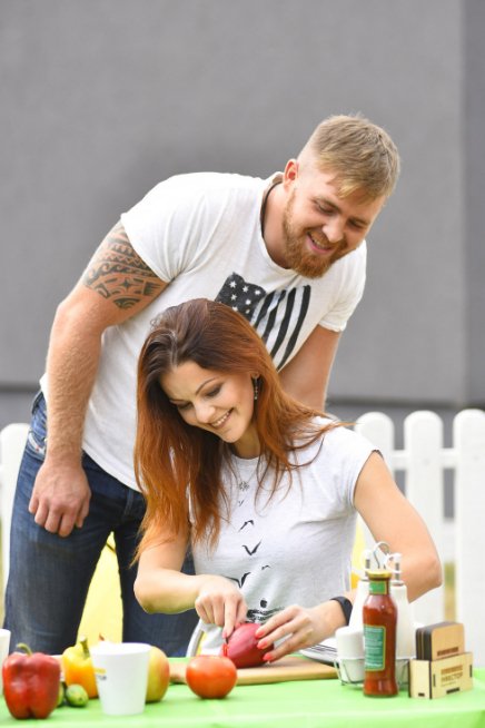 Осінні барбекю-посиденьки: луцький фотограф зазнімкував молоду пару на відпочинку в «Оріоні»*