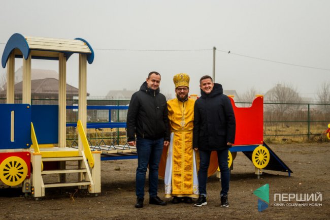 На території луцької церкви відкрили дитячий майданчик. ФОТО*