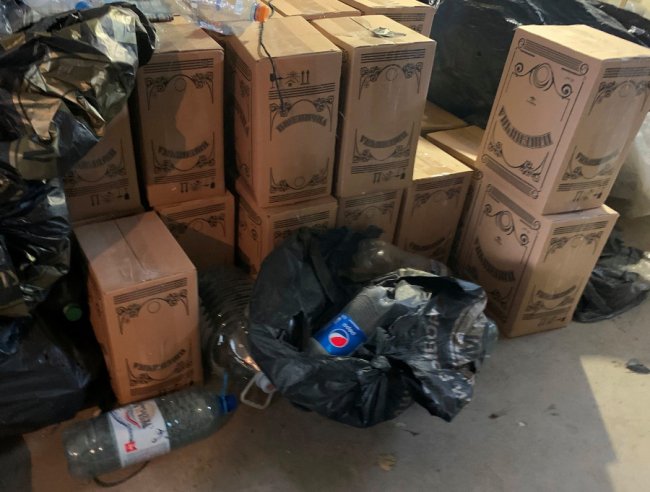 У селі під Луцьком «бізнесмен» організував підпільний цех горілчаного фальсифікату