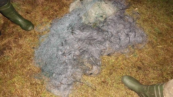 Затримали двох волинян, які ловили рибу трьома сітками. ФОТО