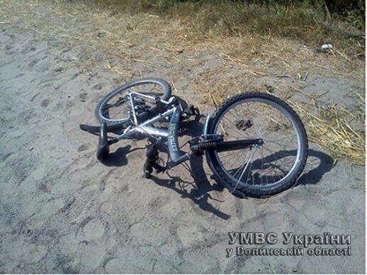 На Волині у ДТП постраждали мотоцикліст та велосипедист. ФОТО