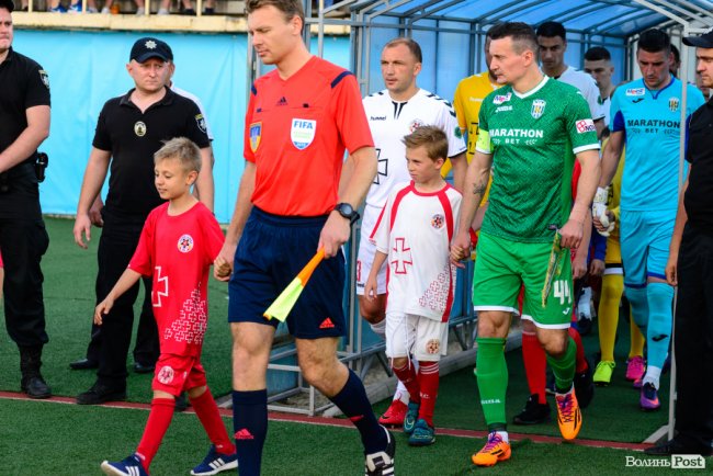 «Волинь» – «Карпати»: великий фотозвіт із нашумілого матчу