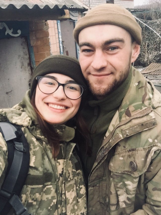 «Це було кохання з першого погляду»: військових одружили за добу у Луцькому замку