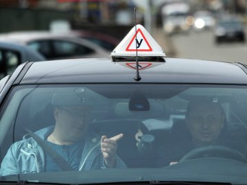Іспит на водійські права фіксуватимуть мінімум чотири відеокамери