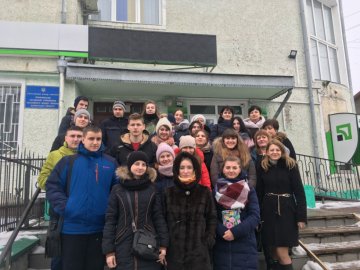 На Волині майбутніх бухгалтерів повели на екскурсію до казначейства. ФОТО