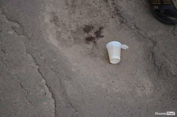 «Рейвах» біля вокзалу у Луцьку: шум, сміття, невиховані маршрутники. ФОТО 