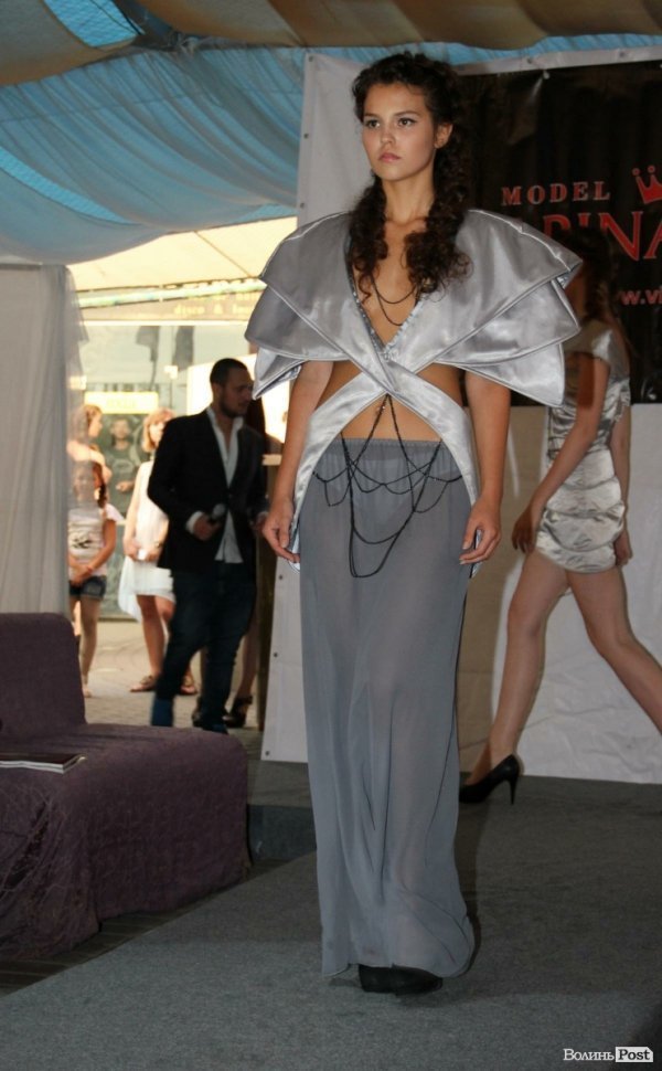 Довгоногі красуні, купальники, сукні: День моди в Луцьку. ФОТО