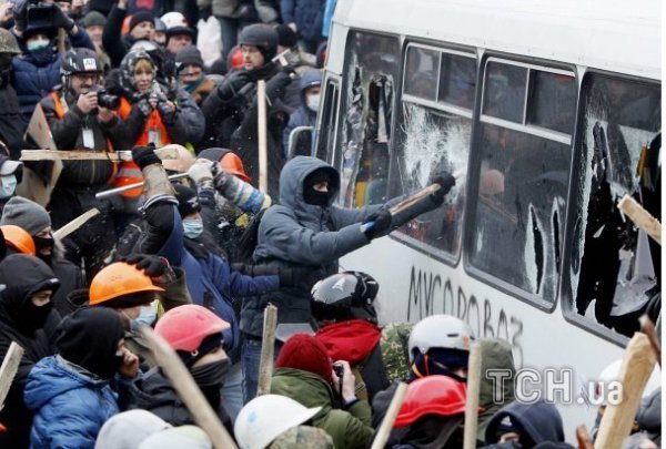 Бійки у Києві. ФОТО. ВІДЕО. НАЖИВО