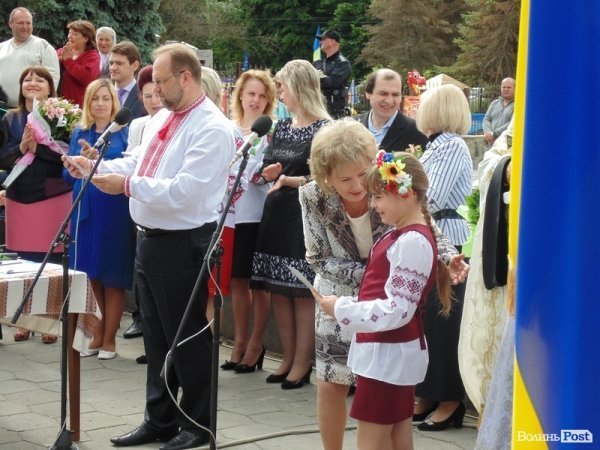 Останній дзвінок у Луцьку: четверта гімназія. ФОТО