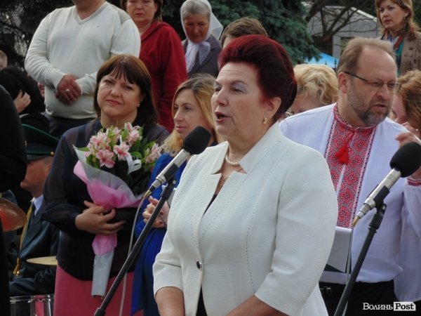 Останній дзвінок у Луцьку: четверта гімназія. ФОТО