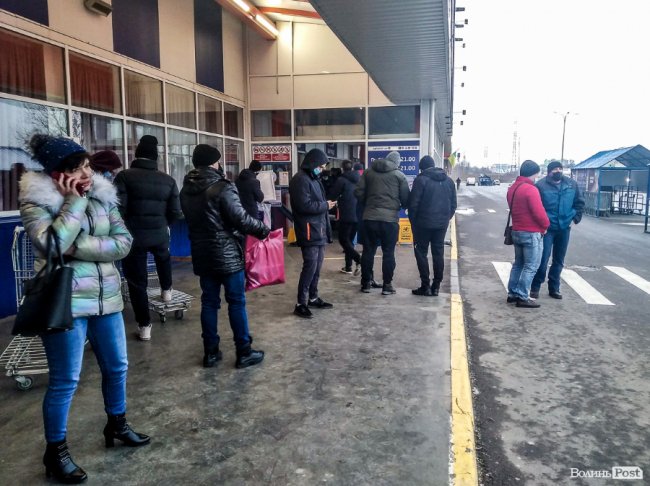 Локдаун: як працюють луцькі «Нова Лінія» та «Епіцентр». ФОТО