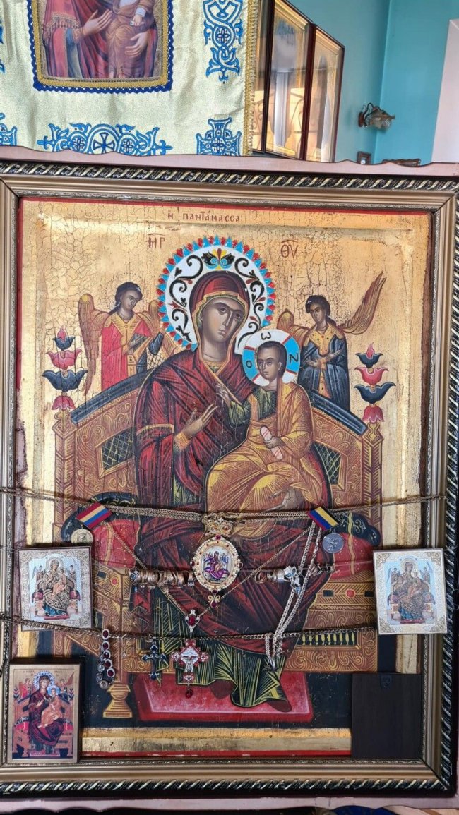 У монастирі на Волині замироточила ікона, що була написана і освячена на Горі Афон.ФОТО