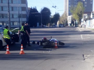 У центрі Луцька на шаленій швидкості перекинувся мотоцикл, - очевидці