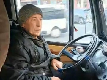 «Переплутав, у яку сторону він їде»: у водія рівненської маршрутки пасажири відібрали ключі. ВІДЕО
