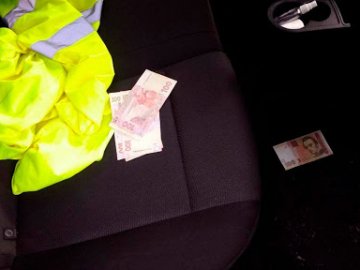 П'яний та без шолома: на Волині мотоцикліст не зміг підкупити патрульних і заплатить чималий штраф