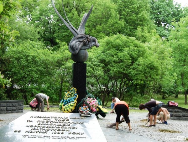 Меморіал в Луцьку оновили до Дня Перемоги