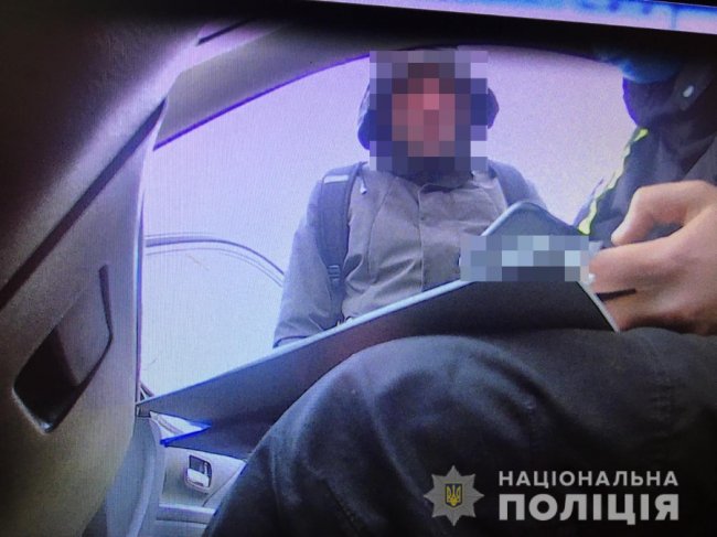 Їхав п'яним і без мотошолома: на Волині водій мопеда хотів відкупитися від поліцейських