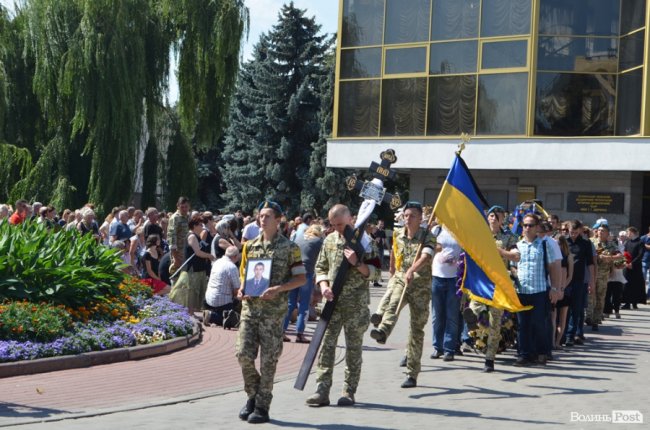 Як у Луцьку прощалися з Героєм Андрієм Єлістратовим. ФОТО